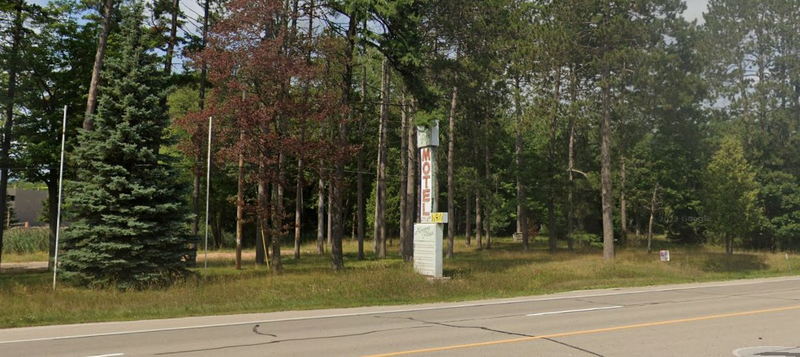 Norway Pines - 2022 Empty Lot - Sign Stands